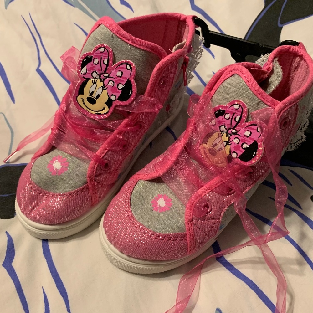 Girls NWOT Minnie Mouse High Top Shoes